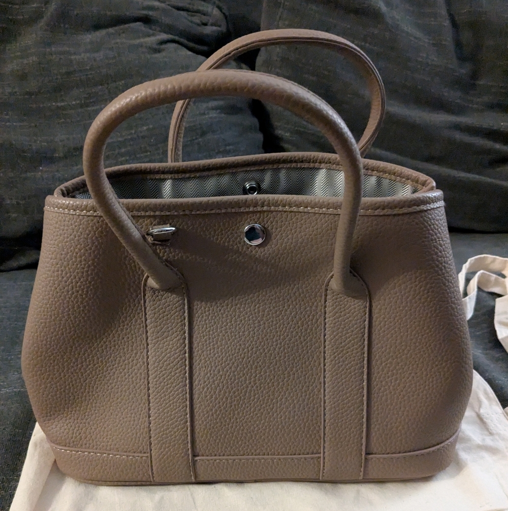 Garden Party 30 Style Tote With Cross Body Strap